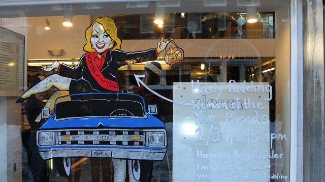 Alumna Amy Poehler Honored By Harvard's Hasty Pudding