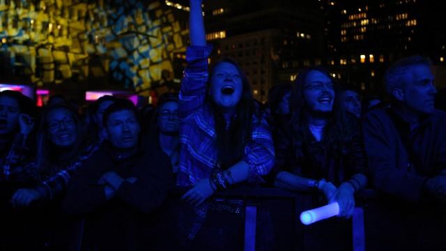 Boston Calling: Avett Brothers Send City Hall Plaza Into The Night