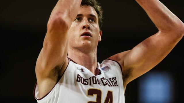 Dennis Clifford shooting free throw