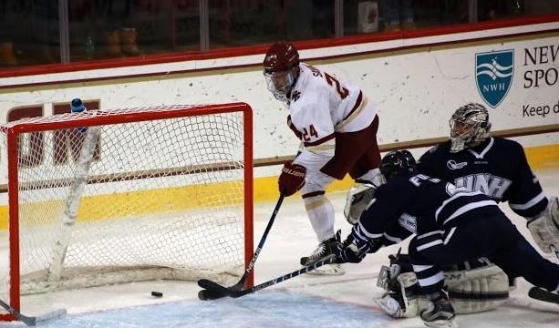 Men's Hockey Hangs On to Take Down New Hampshire