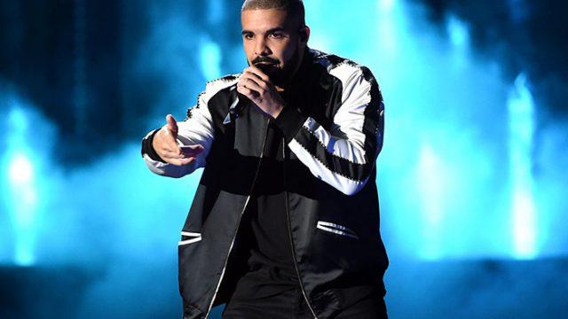LAS VEGAS, NV - SEPTEMBER 23:  Recording artist Drake performs onstage at the 2016 iHeartRadio Music Festival at T-Mobile Arena on September 23, 2016 in Las Vegas, Nevada.  (Photo by Kevin Winter/Getty Images)
