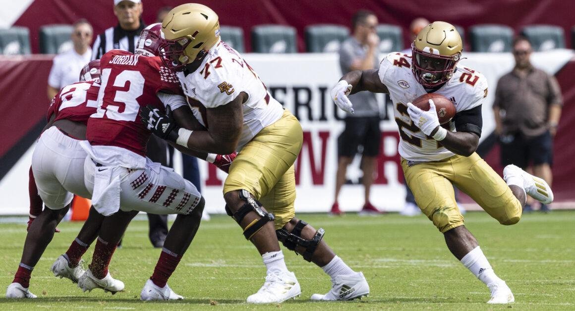 Notebook: Lockdown Defense, Explosive Run Game Power Eagles to Victory