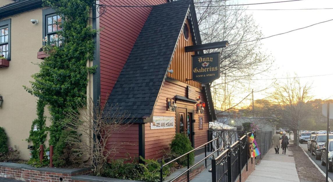 Dunn-Gaherin’s Pub in Upper Falls opens its doors to all—from teachers to local politicians—and offers an array of alcoholic beverages alongside diverse dishes and appetizers (John Scrimgeour / Heights Staff).