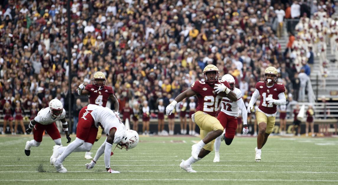 Quarterback Phil Jurkovec bounced back from a loss to Florida State, throwing for over 300 yards and three touchdowns against Louisville. (Brody Hannon / For The Heights)