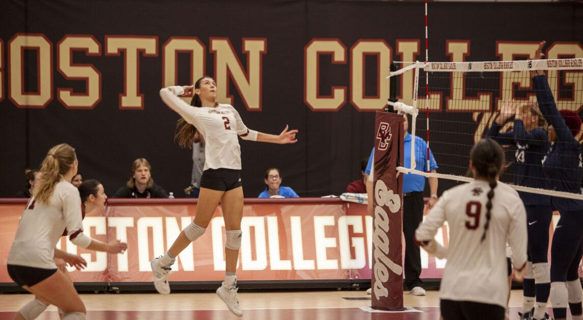 Alayna Crabtree recorded nine kills and a career-high 19 digs in the win. (Callie Oxford / For The Heights)