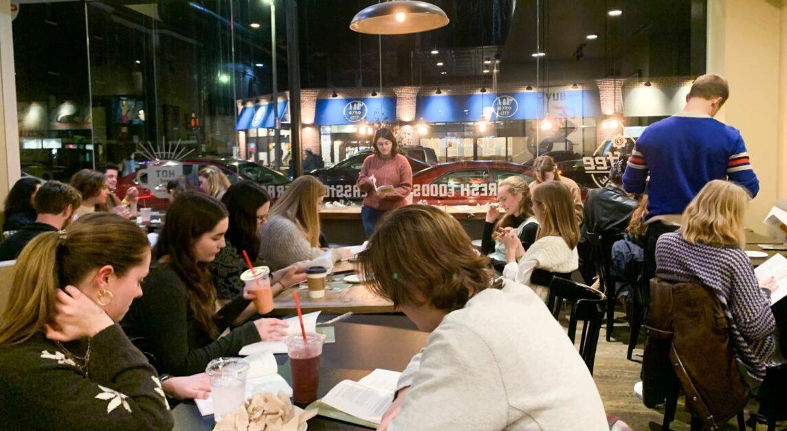 “Stylus” and “Laughing Medusa” Host Open Reading Night to Introduce Fall Publications