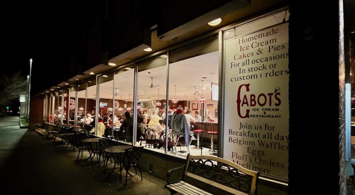Cabot’s Ice Cream and Restaurant will change ownership starting on March 6. (Chris Ticas / Heights Editor)