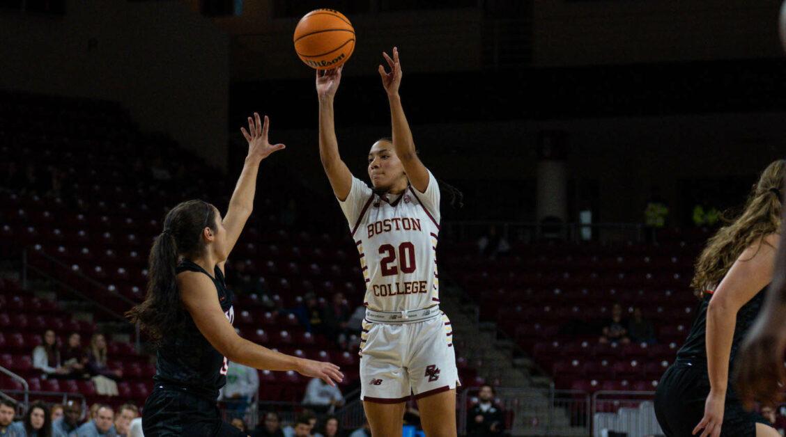 13 of Taina Mair’s 26 points came in the third quarter. (Kenneth Chen / Heights Staff)