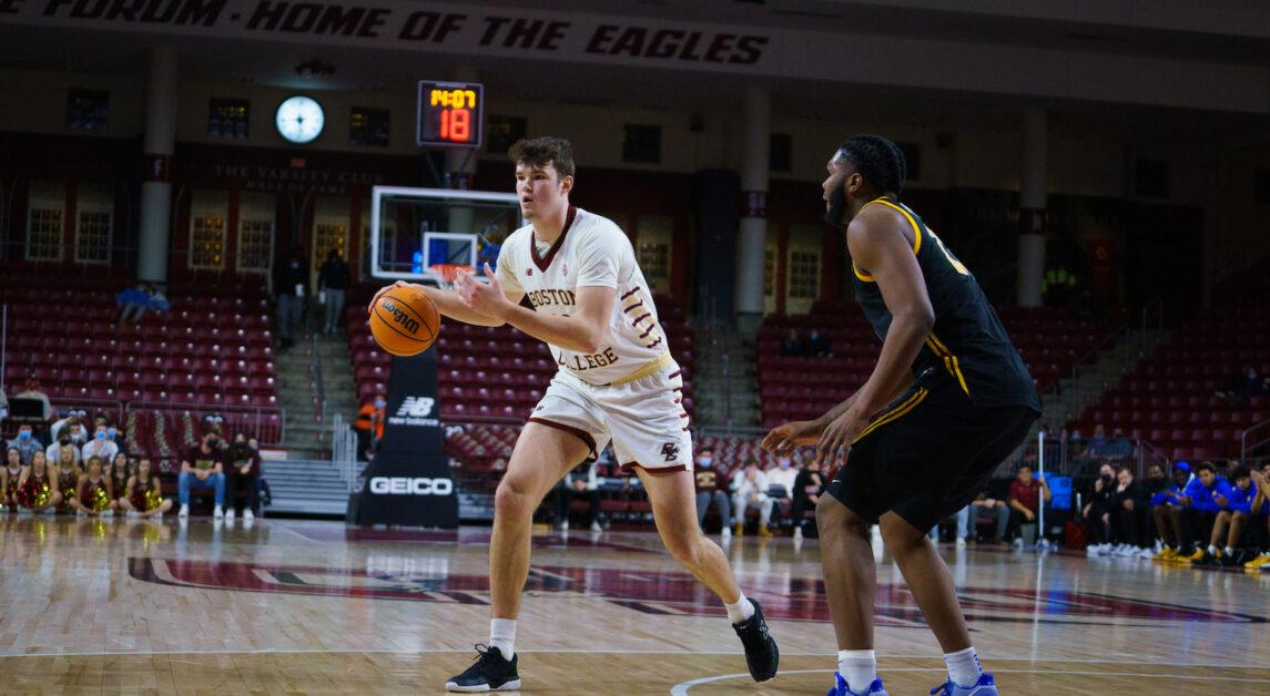 Quinten Post and Makai Ashton-Langford both scored under 10 points for the first time Feb. 1, 2022. (Nicole Wei / Heights Staff)