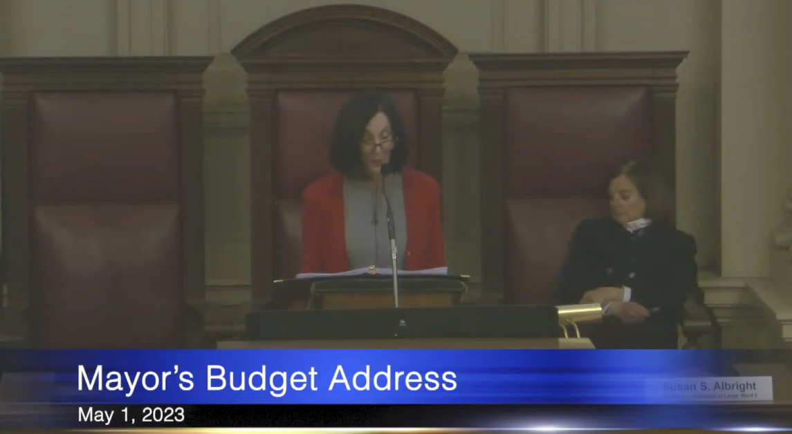 Mayor Fuller outlined the city’s budget for the 2024 fiscal year, which included cuts to the school system and allocation of leftover funds for projects in Newton. (Ella Song / Heights Editor)