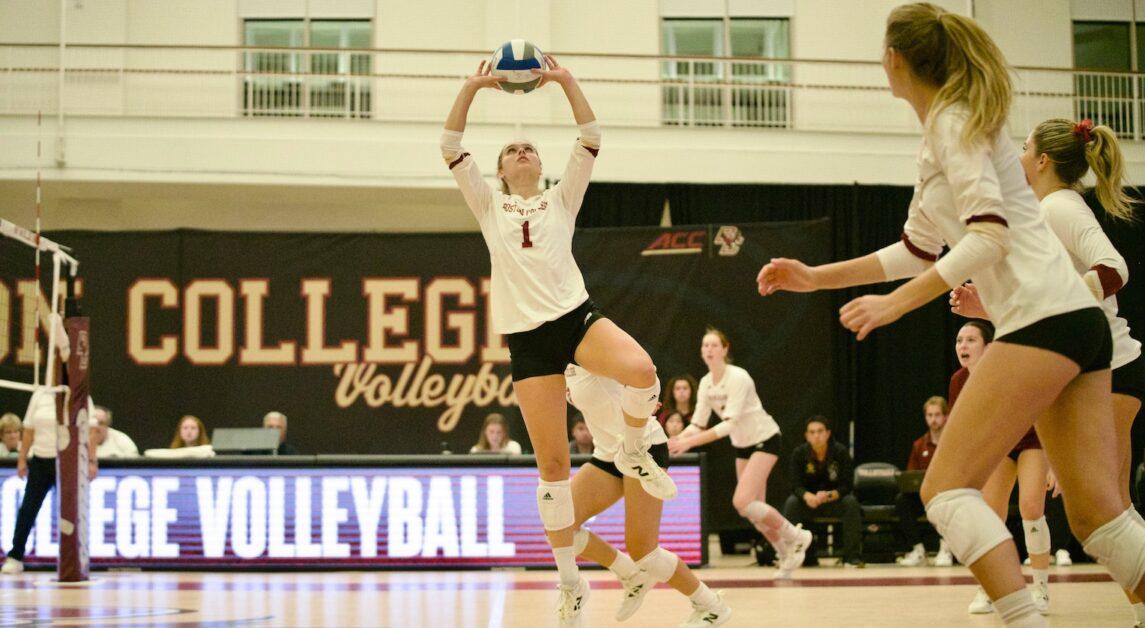 The Eagles have won 27 straight sets. (Kellen Davis / Heights Staff)