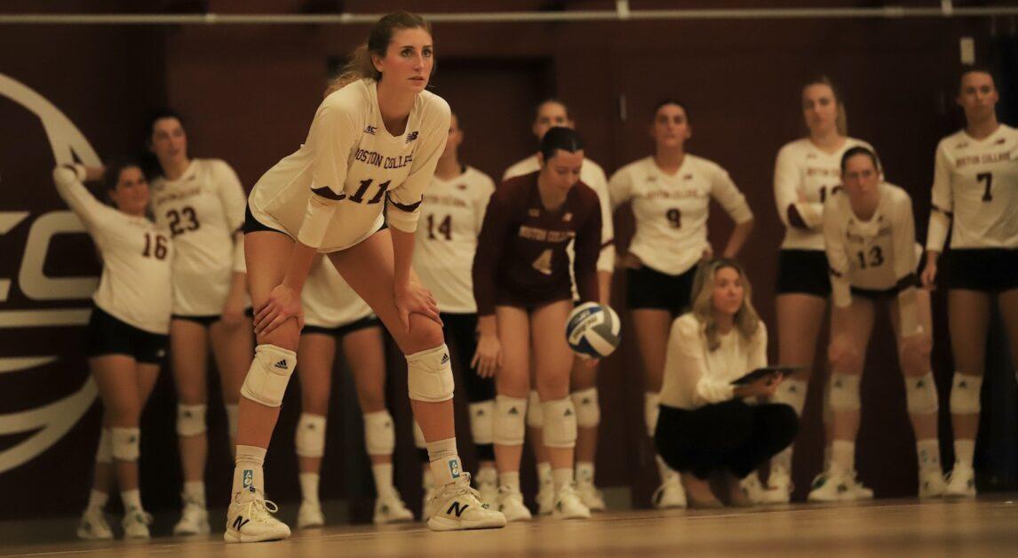 Alayna Crabtree, pictured above, tallied eight kills in Sunday's loss. (Emily Ahern / Heights Contributor)