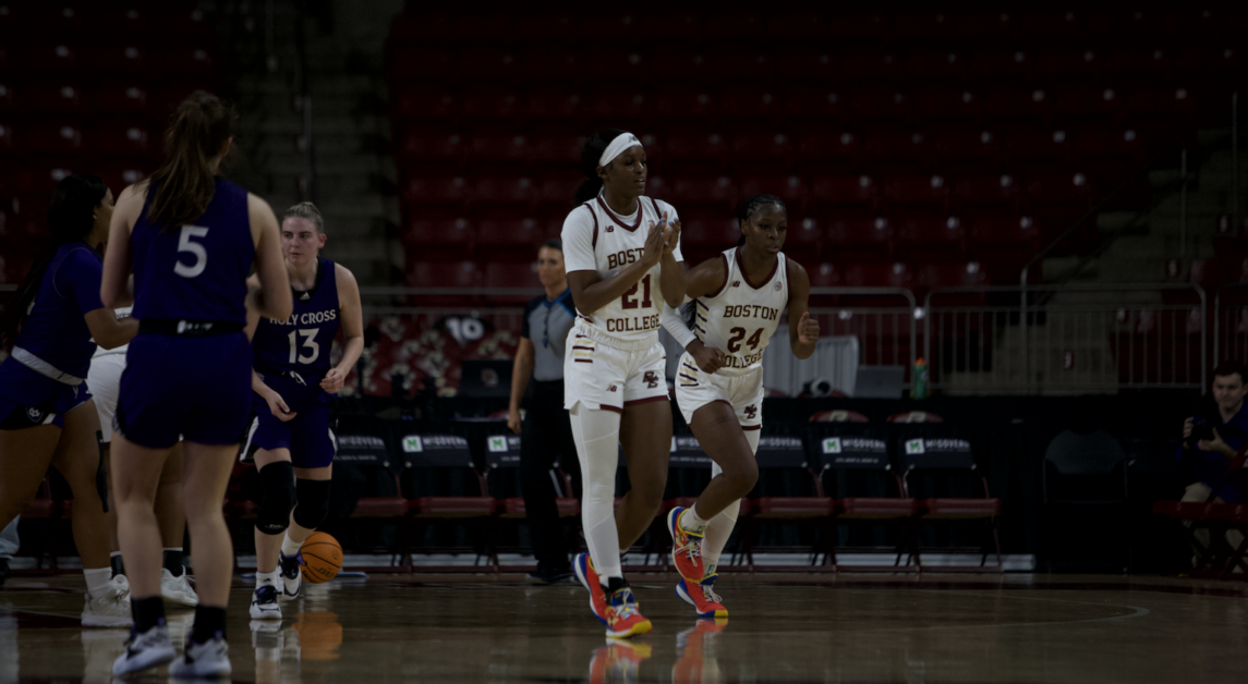 Guards Andrea Daley and Dontavia Waggoner, pictured above, totaled a combined 41 points and 14 rebounds in the win. (Emily Ahern / Heights Staff)