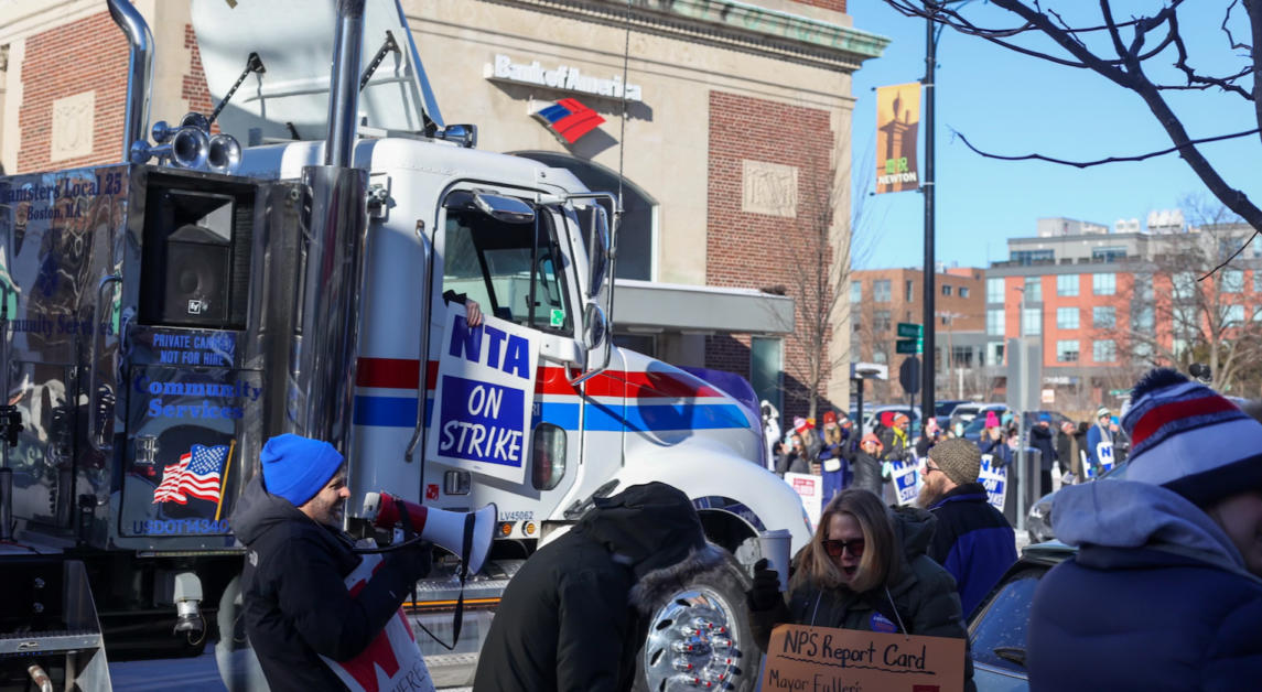 Newton schools closed for a second day as teachers and community members continued to call for a fair teachers' contract. (Genevieve Morrison / Heights Editor)