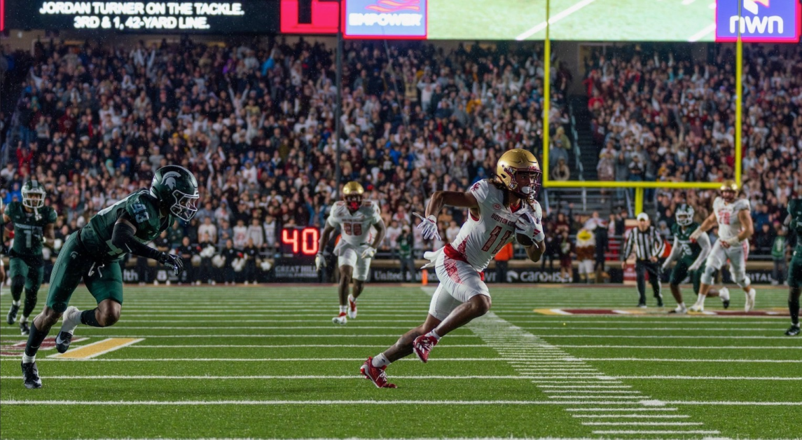 Lewis Bond, pictured, scored the winning touchdown with less than two minutes left in the game. (Chris Ticas / Heights Editor) 