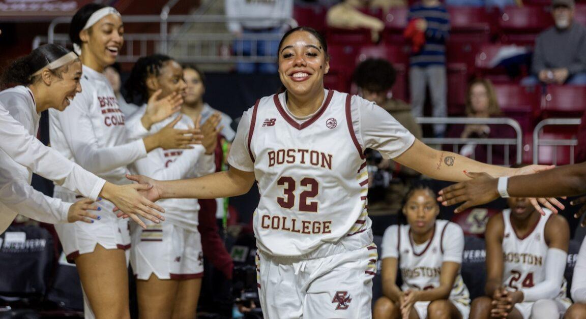 Teya Sidberry finished the game with a team-leading 14 points and five steals. (Sarah Fleming / Heights Editor)