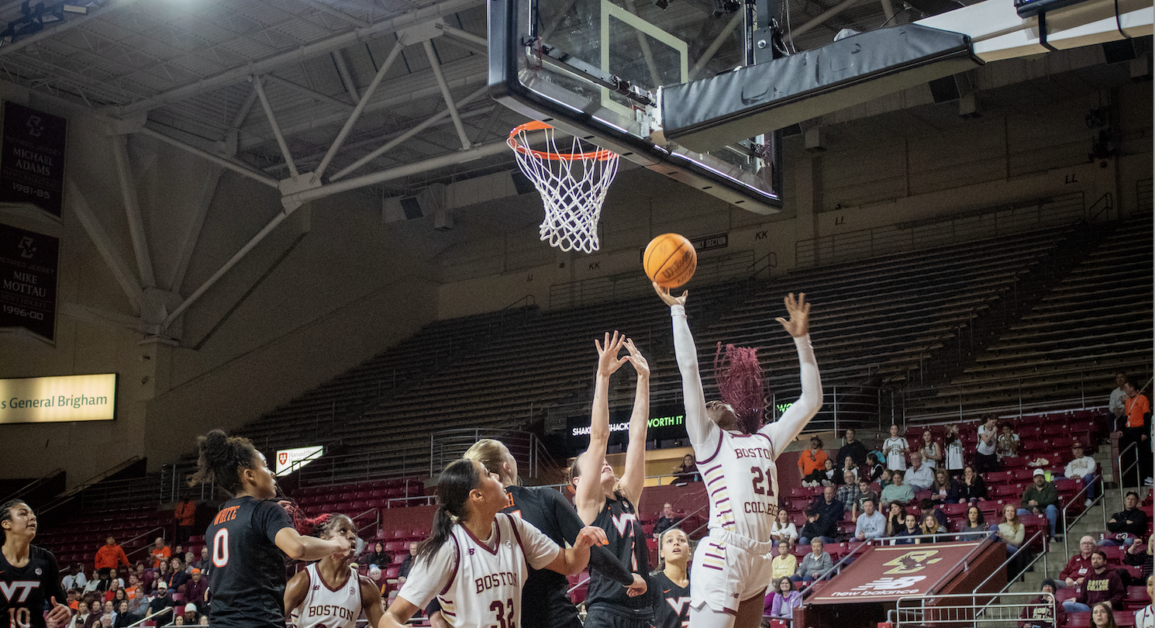 The overtime period ended with a Kaylah Ivey step-back 3-pointer. (Yamari Santillan / Heights Staff)