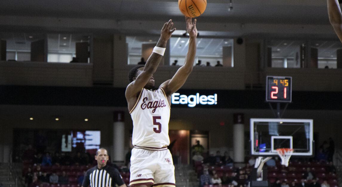 Fred Payne's 3-pointer sent the game to its first overtime. (Callie Oxford / Heights Staff)
