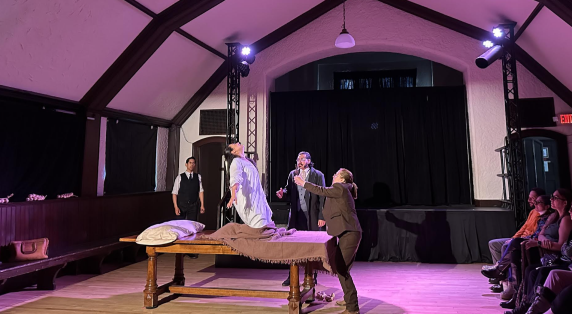 The play starred Linda Goetz as Count Dracula. (Deborah Cruger / For The Heights)